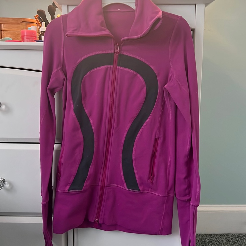 Lululemon zip up, size small
